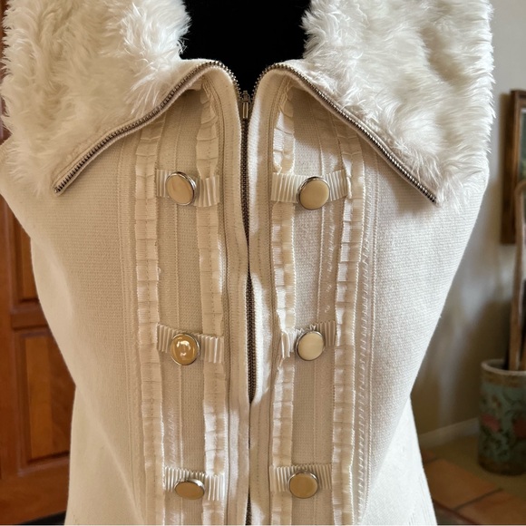 White House Black Market Cream Vest with Fur Trim - Picture 3 of 6